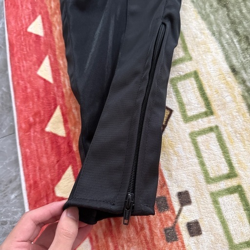 アルパインスターズの春夏用メッシュパンツ「STRIKER AIR v2