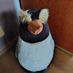 ビッグペンギンのぬいぐるみ