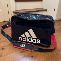 定価8000円 美品　adidas エナメルバッグ ショルダーバッグ　ボストンバッグ 部活バッグの画像