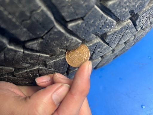 ブリジストンスタッドレスタイヤアルミ付き　215/60/R17