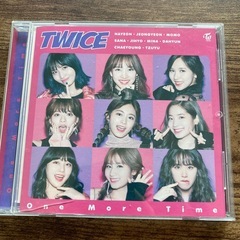 TWICE CDとステッカー