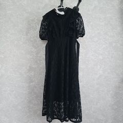 レースフリル付きブラックワンピース