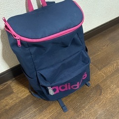 adidas リュック　紺×ピンクの画像