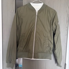 美品✨️カーキのブルゾン