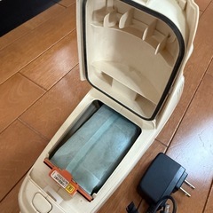 マキタ クリーナー 充電式 CL105D 充電器付き 難ありの画像