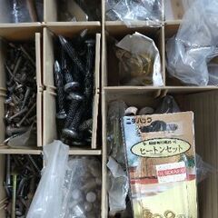 DIYに　ネジ釘ハトメ鎹ヒートン鋸歯荷札　パーツ箱入り　合計2箱