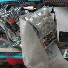 DIYに　ネジ釘ハトメ鎹ヒートン鋸歯荷札　パーツ箱入り　合計2箱の画像