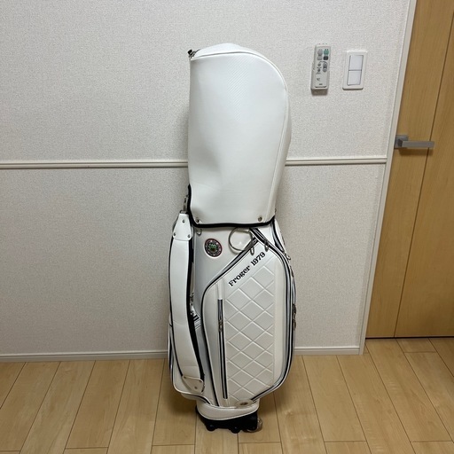 新品　キャリー(持ち手とタイヤ)付きゴルフバック(レディース)