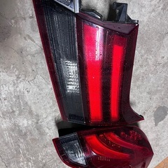 美品‼️アルファード純正テールの画像