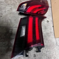 美品‼️アルファード純正テールの画像