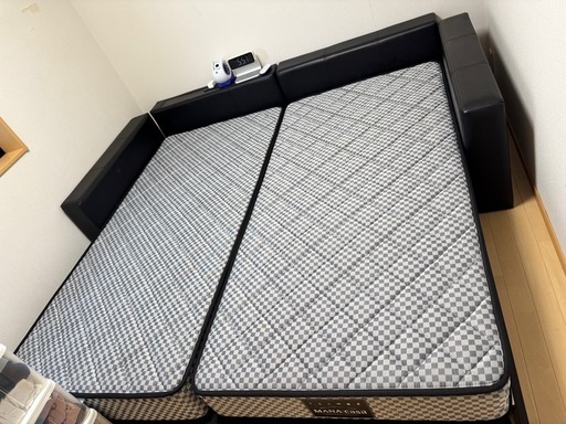 【値下げしました】ワイドキングサイズベッドフレームフレーム