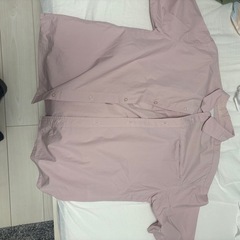 ピンクシャツ