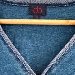 dbデニムブルーVネックTシャツの画像