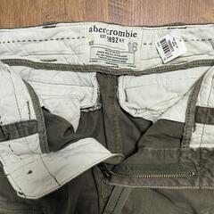 Abercrombie カーキ色カーゴパンツの画像