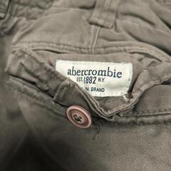 Abercrombie カーキ色カーゴパンツの画像