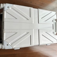 スーツケース 白の画像