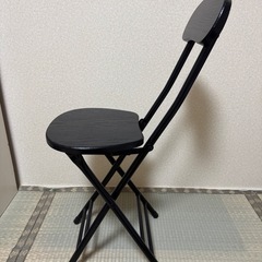 折りたたみ椅子の画像