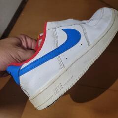 Nike スニーカー ホワイト/ブルー/レッド 22cmの画像