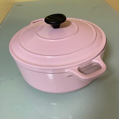 最高級品　定価約¥35000 ピンク　CHASSEURシャスールピンク 両手鍋　約20㌢　伊勢田の画像