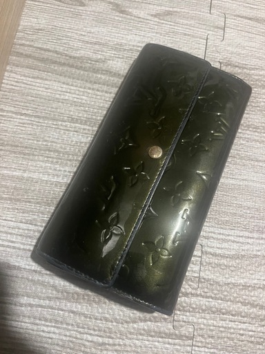 ルイヴィトン  財布　エメラルドグリーンカラー
