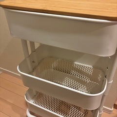 IKEA ワゴン　ホワイト　蓋付き　
ロースフルト