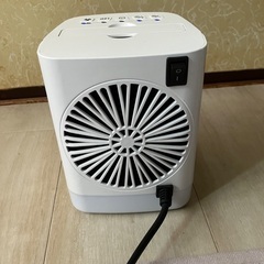 セラミックファンヒーター（温風ヒーター、温風機）小型の画像