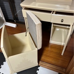 取引中　鏡台の画像