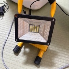 投光器