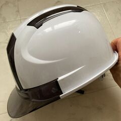 【美品】白い作業用ヘルメットの画像