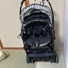 combiベビーカー