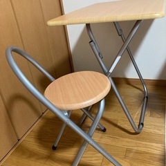 折りたたみテーブル・イスの画像