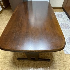 ダイニングテーブルの画像
