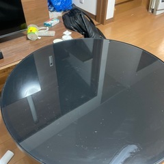 IKEA 大理石調ガラステーブル元値5万円の画像