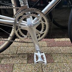 オールシルバーのロードバイク（石森製作所）の画像