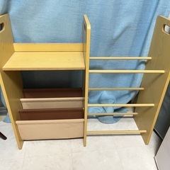 収納　子供用　おもちゃ棚