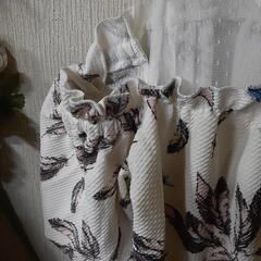 レディース洋服④Mサイズ肩出しフェザー柄トップスの画像