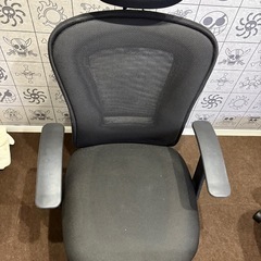 オフィスチェア（ニトリ製・メッシュタイプ・ヘッドレスト付き）