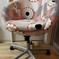 IKEA SKRUVSTA スクルーヴスタ花柄回転チェア (M) 梶が谷の椅子