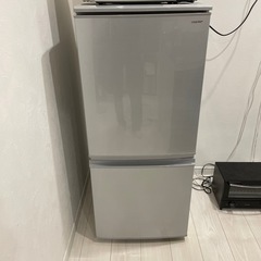 【ジャンク】
シャープ　冷蔵庫 137Ｌ　2018年製