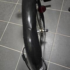 【最終値下げ】折り畳み自転車　空気入れ付きの画像