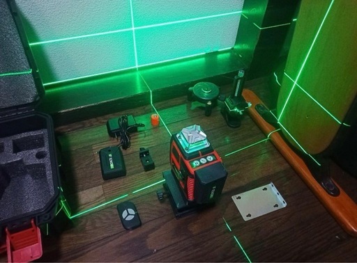 グリーンレーザー墨出し器 レーザーレベル ケース付き リモコン バッテリー2個