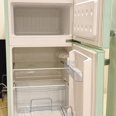 2ドアレトロ冷蔵庫の画像