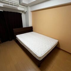 コンセント・棚付き天然木製ベッドフレーム