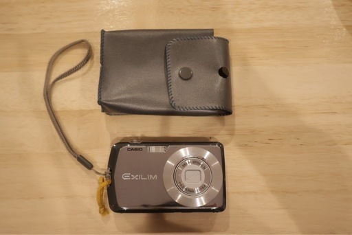 デジカメ　CASIO EXILIM EX-Z1 シルバー