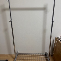 ハンガーラック　カバー付きの画像