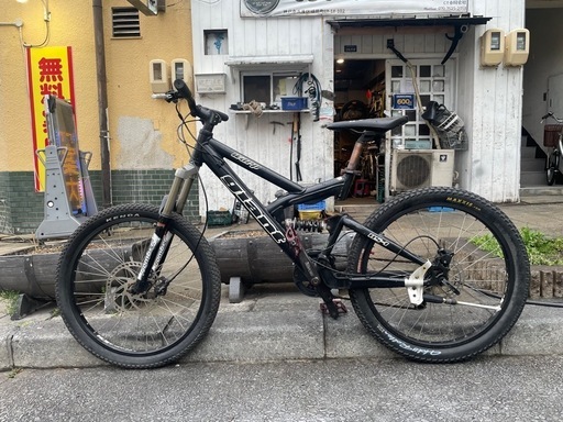 『ＳＡＬＥ　３０％』　ＧＩＡＮＴ　ＭＴＢ　自転車　２４インチ　9変速　フレーム　アルミ　黒　配達可能