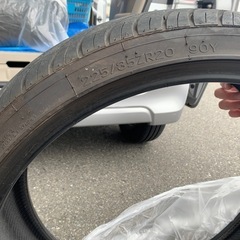 タイヤ225/35/20の画像