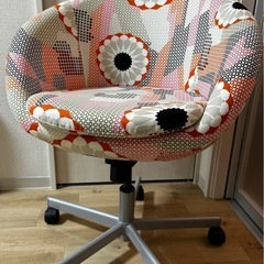 急募！IKEA SKRUVSTA スクルーヴスタ　花柄　回転チェア