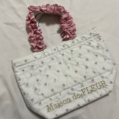 美品♡Maison de FLEURのバラ柄トートバッグです☺️
