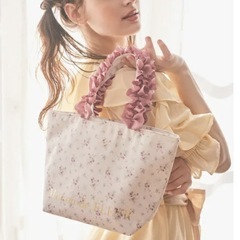 美品♡Maison de FLEURのバラ柄トートバッグです☺️の画像